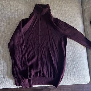 Like new mens turtle neck